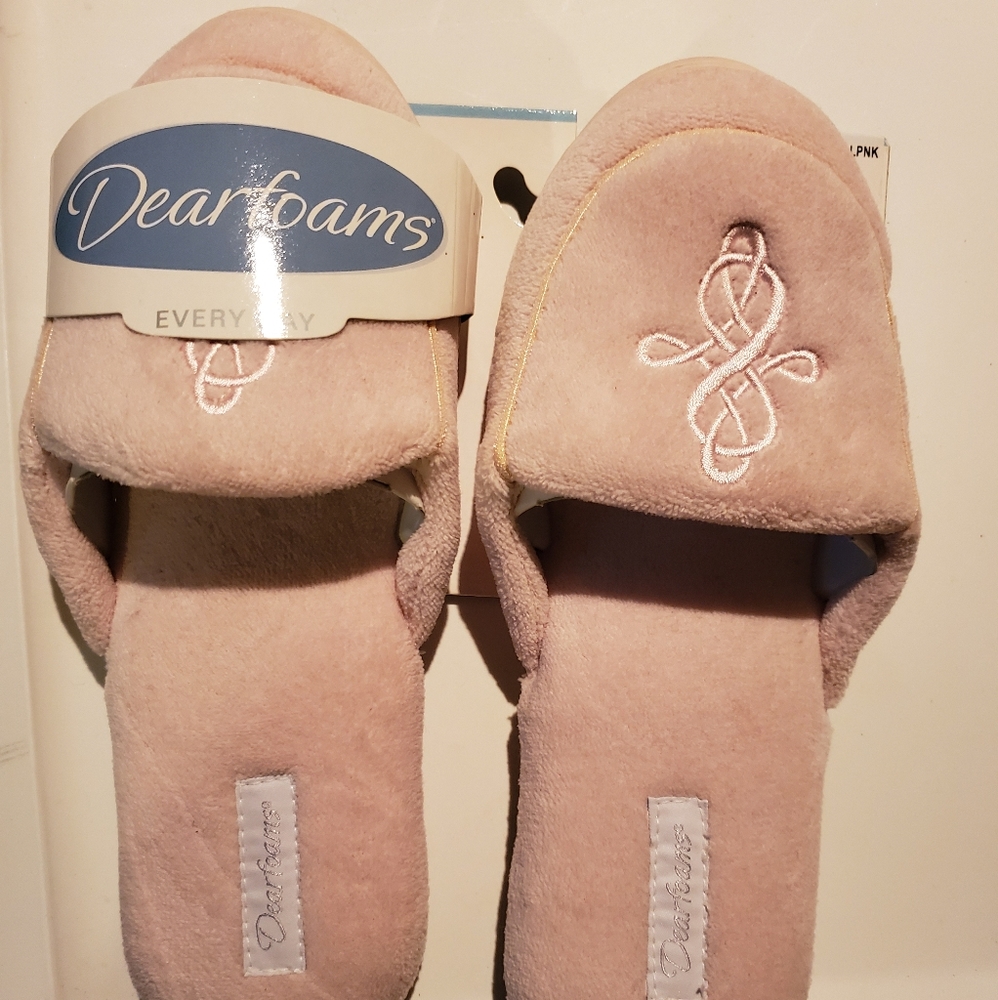 Brand new Dearfoams slipper